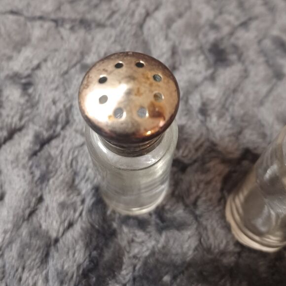 Salt & Pepper Shakers - Vintage Small Clear 3" H x 1" W - Picture 5 of 5